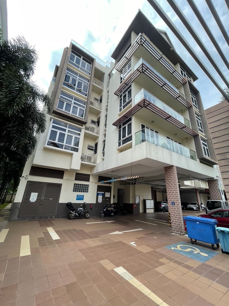 Palmera Residence buildings and driveway