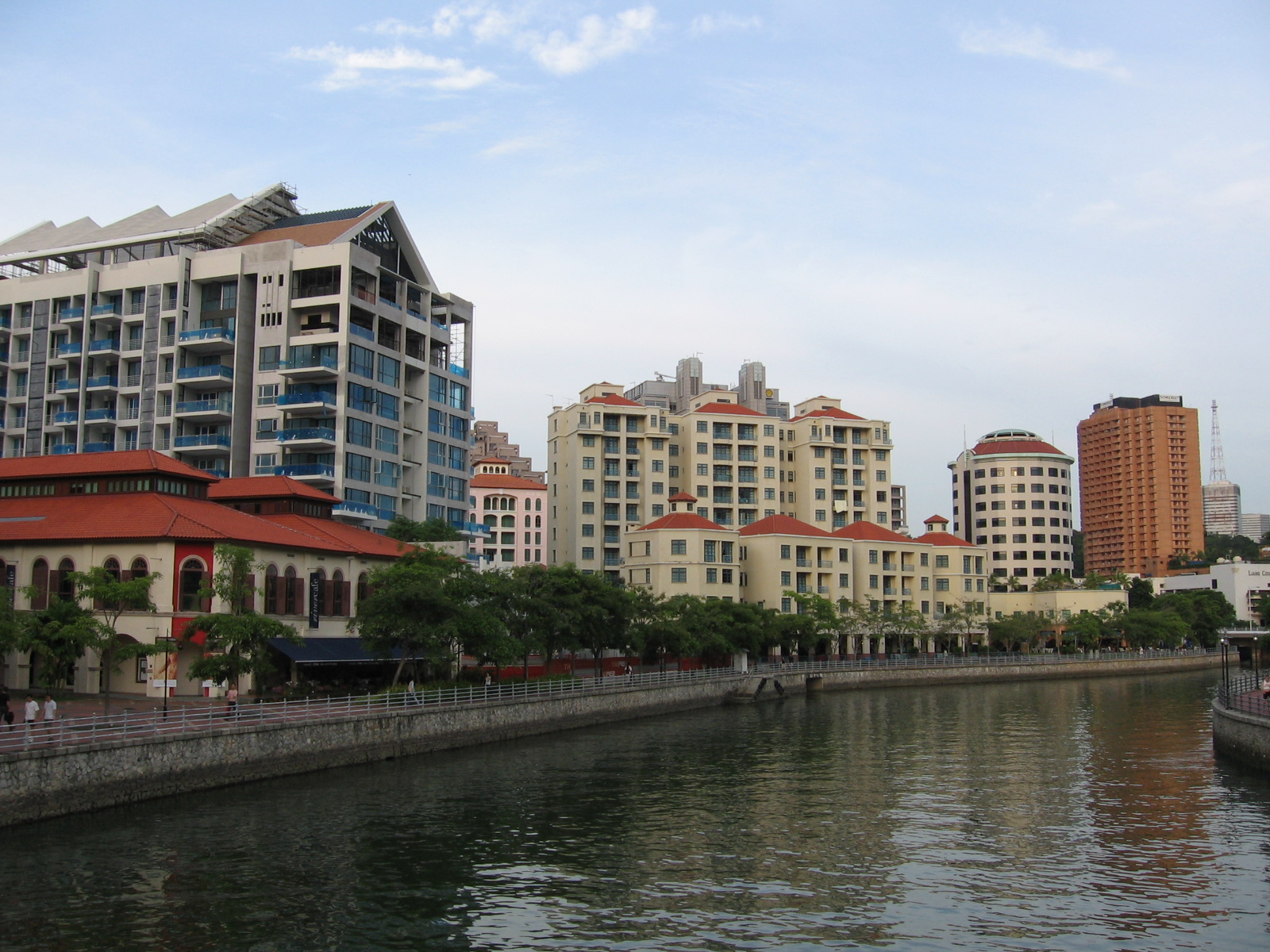 Robertson Quay and the Singapore River in 2005